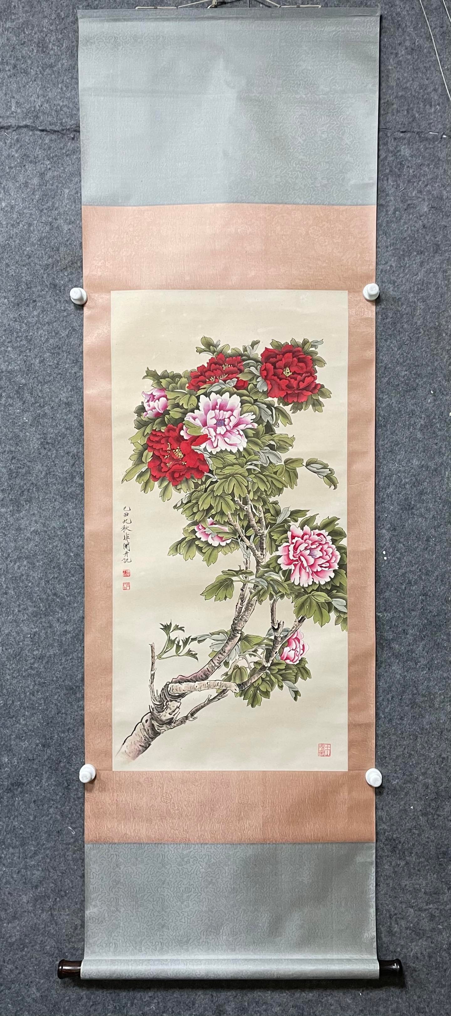 A Chinese Vertical Scroll Ink Painting of Flower on Paper: A Chinese Vertical Scroll Ink Painting of Flower on Paper,Yu Feian,Size:19.3inx39in 一幅中国水墨花卉画立轴,于非闇
