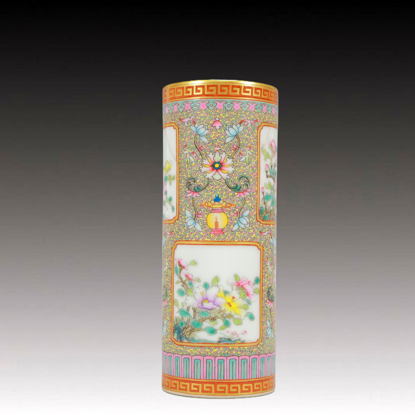 An Exquisite Enamel Flower Pattern Brush Pot - 2