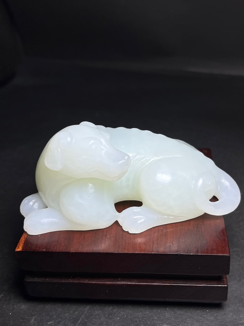 An Exquisite White Jade Dog Hand Piece: An Exquisite White Jade Dog Hand Piece,Qing Dynasty,China,Size:3.5inx1.6inx1.9in,Weight:190g 白玉犬手把件,中国清代