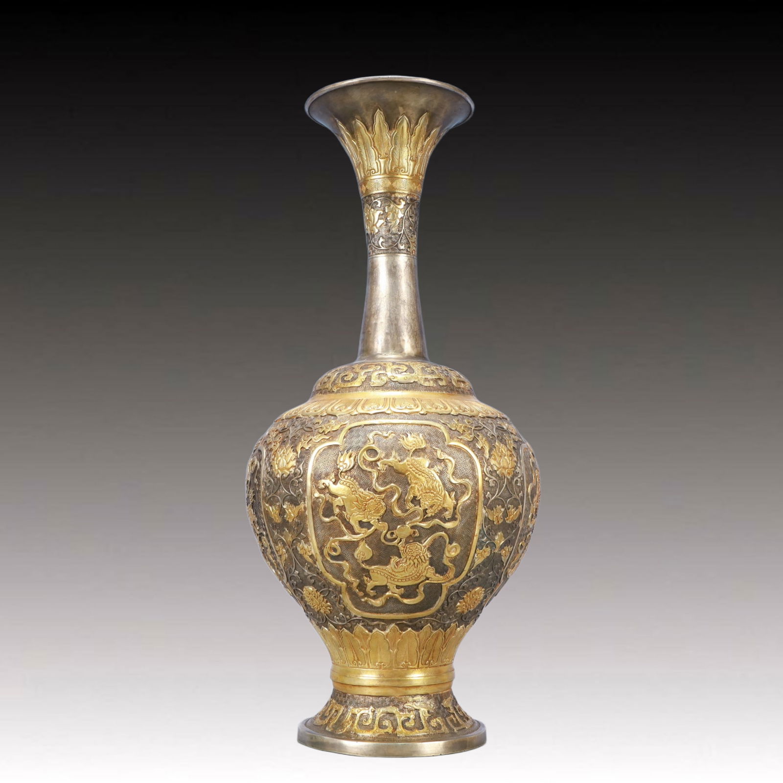 A Huge Gilt Silver Lion Pattern Vase - 5