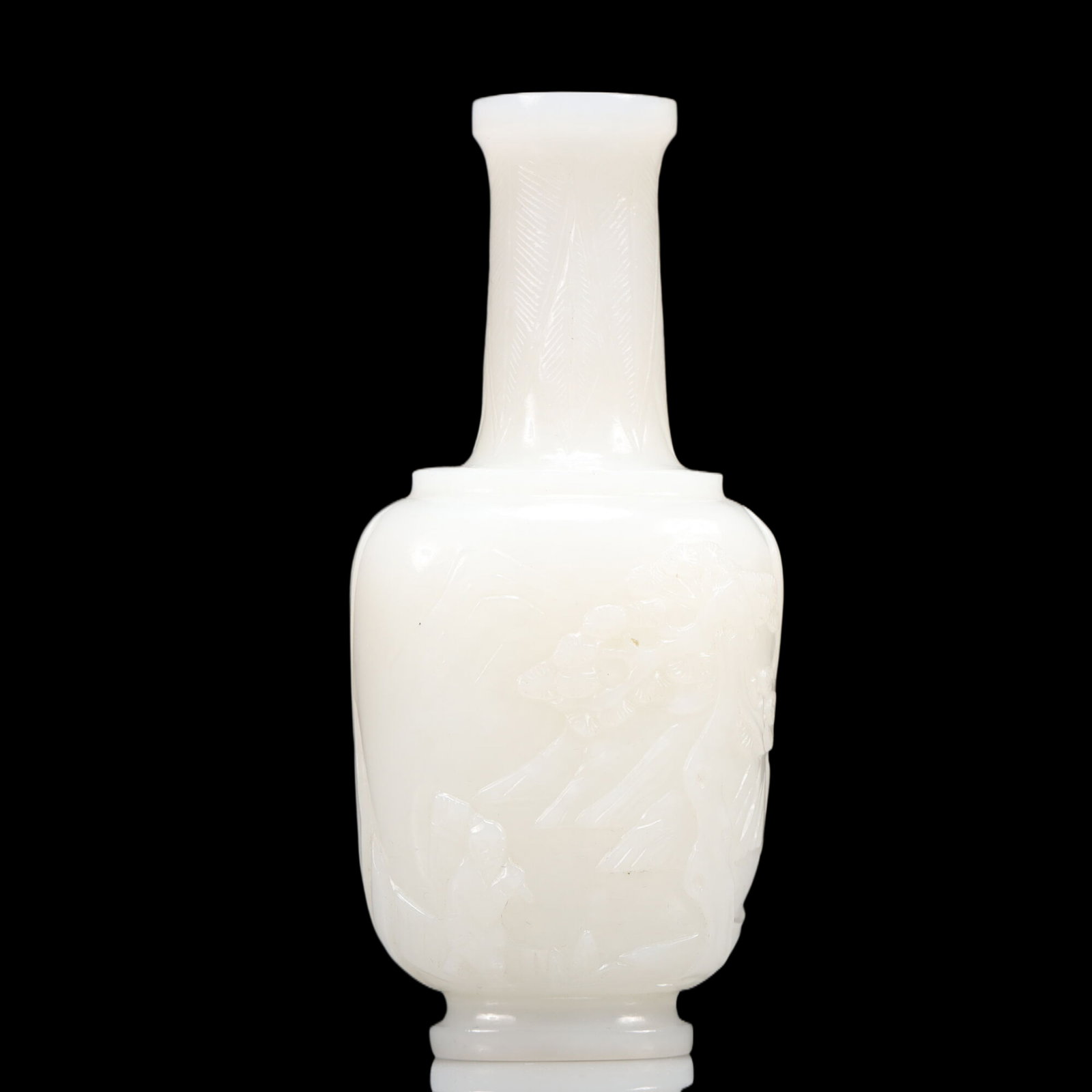 An Exquisite White Jade Landscape and Figure Pattern Vase: An Exquisite White Jade Landscape and Figure Pattern Vase, Qing Dynasty, China, Size:1.6inx1.2inx3.7in, Weight:136.4g 
