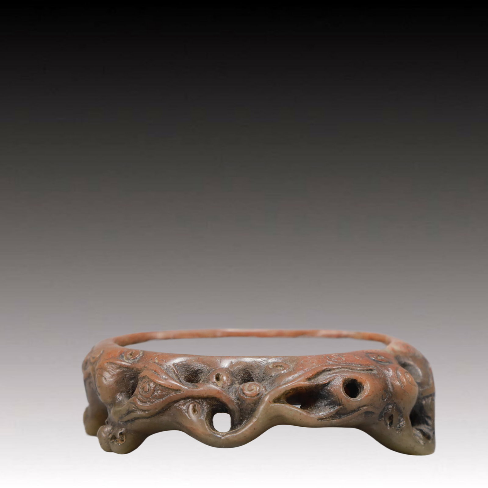 An Exquisite Shoushan Stone Base: An Exquisite Shoushan Stone Base,Qing Dynasty,China,Size:3.5inx3.1inx1in,Weight:200g 寿山石底座,中国清代