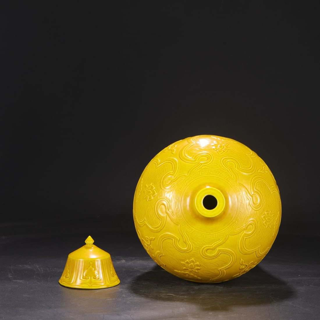 An Exquisite Yellow Glazed Auspicious Cloud and Dragon Pattern Bottle - 5