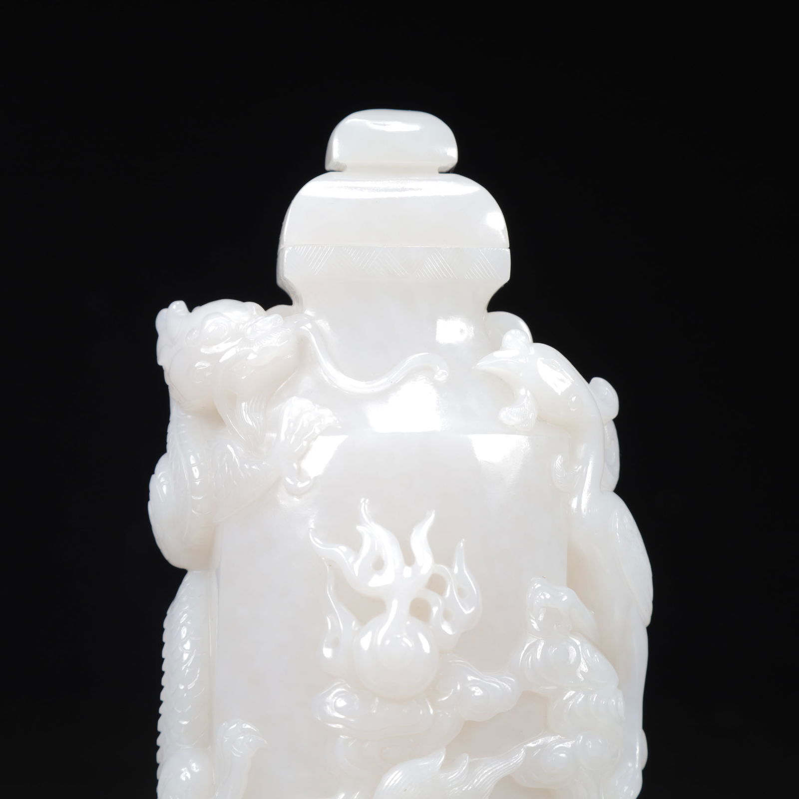 An Exquisite White Jade Dragon Pattern Vase - 2