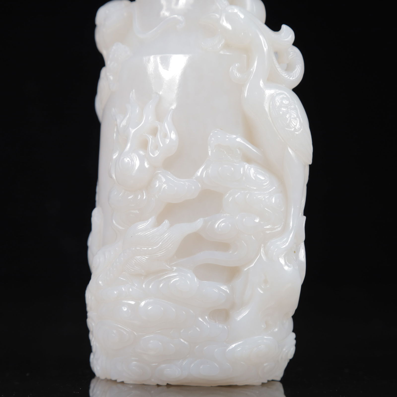 An Exquisite White Jade Dragon Pattern Vase - 6