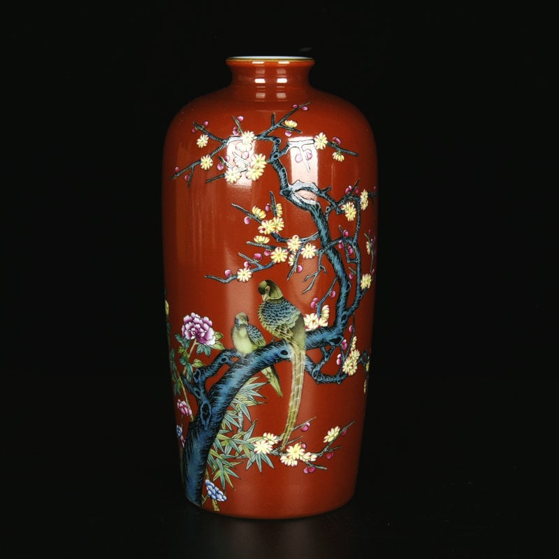 An Exquisite Iron-Red Enamel Painted Gold Flower and Bird Pattern Vase: An Exquisite Iron-Red Enamel Painted Gold Flower and Bird Pattern Vase,Qing Dynasty,China,Qianlong Six-character Mark,Size:7.5inx3.9in 矾红珐琅彩描金花&