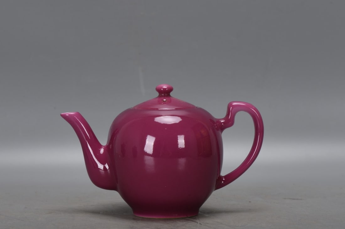 An Exquisite Ruby Red-Glazed Teapot: An Exquisite Ruby Red-Glazed Teapot,Qing Dynasty,China,Yongzheng Six-character Mark,Size:4.1inx6.4in 胭脂红茶壶,中国清代,雍正六&