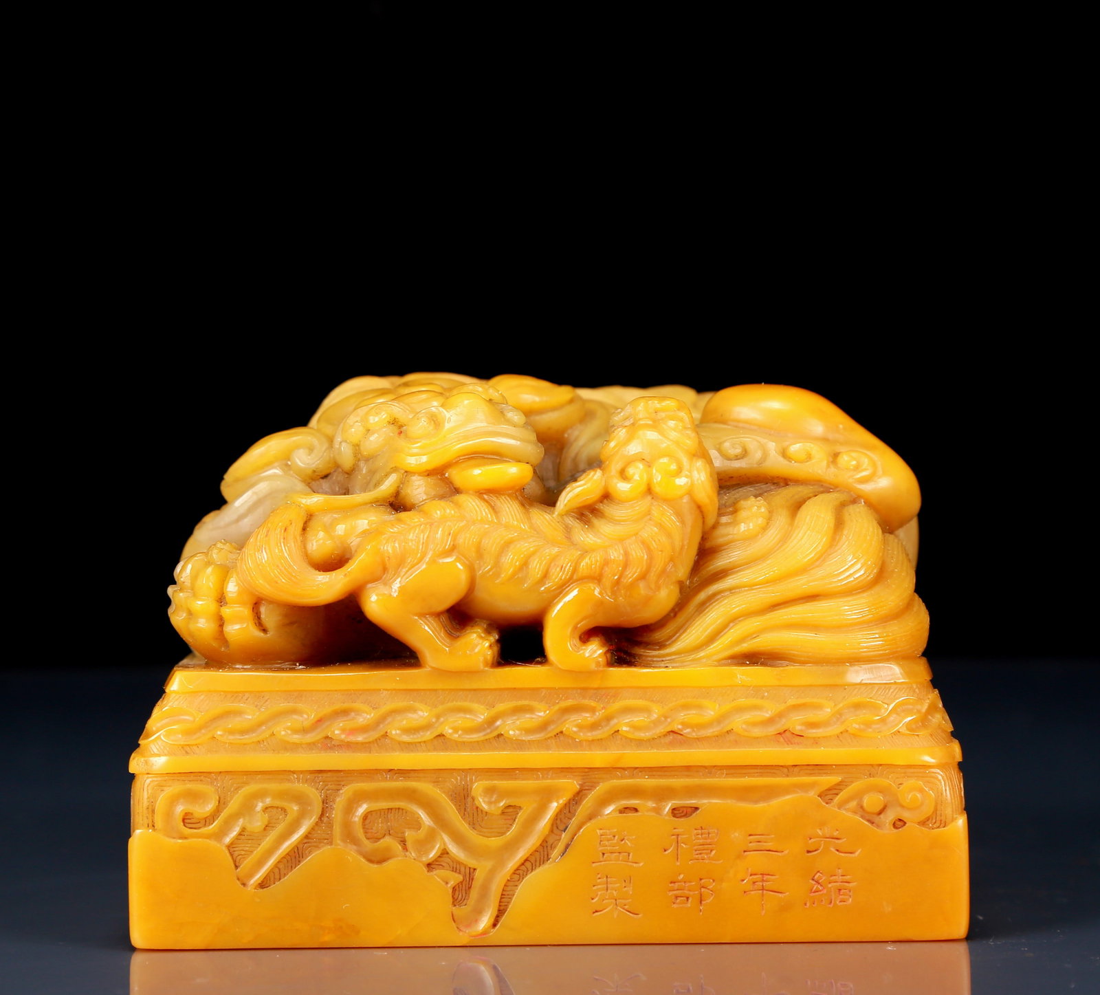 An Exquisite Tianhuang Stone Lions Pattern Seal: An Exquisite Tianhuang Stone Lions Pattern Seal,Qing Dynasty, China,Mark of Guangxu,Size:3.5inx2.6inx2.2in,Weight:765g 田黄石子母狮纹印章,清