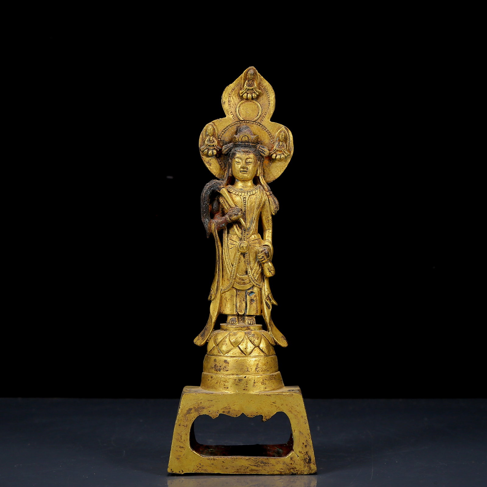 An Exquisite Gilt Bronze Statue of Bodhisattva: An Exquisite Gilt Bronze Statue of Bodhisattva，Ancient Time, China，Size:3.3inx1.8inx9.6in，Weight:665g 铜鎏金菩萨像，远古ą