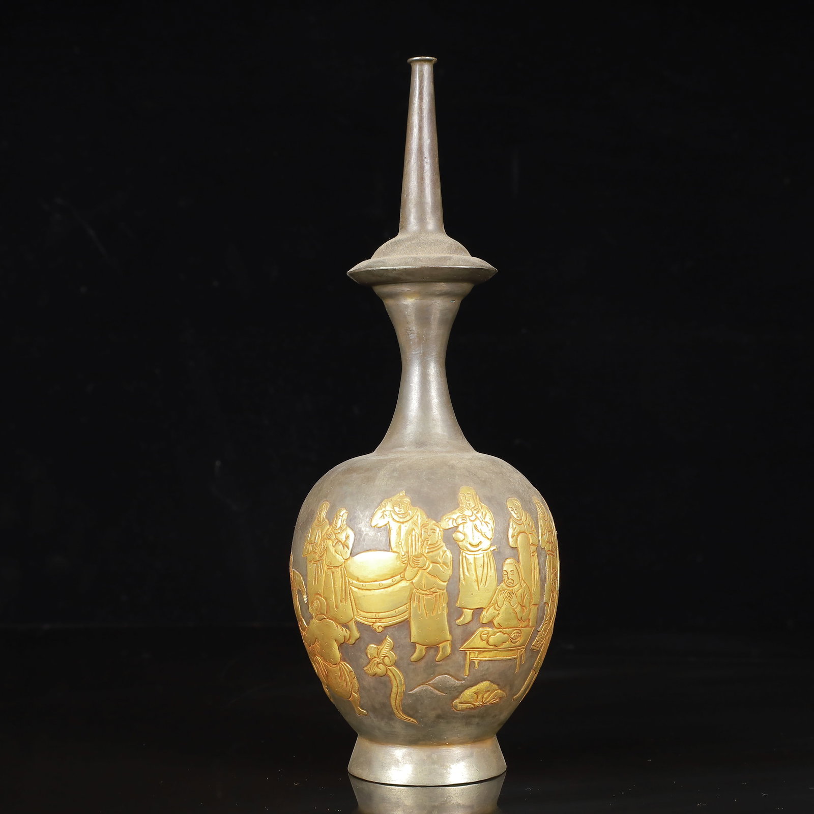 An Exquisite Gilt Silver Figure Pattern Vase,with Poem: An Exquisite Gilt Silver Figure Pattern Vase,with Poem,Qing Dynasty,China,Size:3.9inx10.6in,Weight:400g 银鎏金人物纹瓶,带诗文,中ࢲ