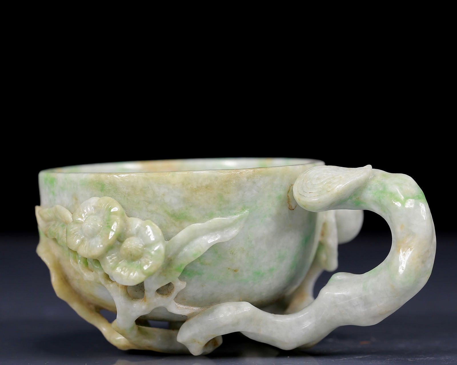 An Exquisite Jadeite Flower Pattern Cup - 2