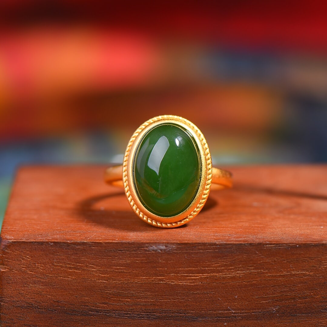 An Exquisite Sterling Silver-Gold Plated Inlaid Jasper Ring: An Exquisite Sterling Silver-Gold Plated Inlaid Jasper Ring,Size:0.4inx0.6in 纯银镀金镶碧玉戒指