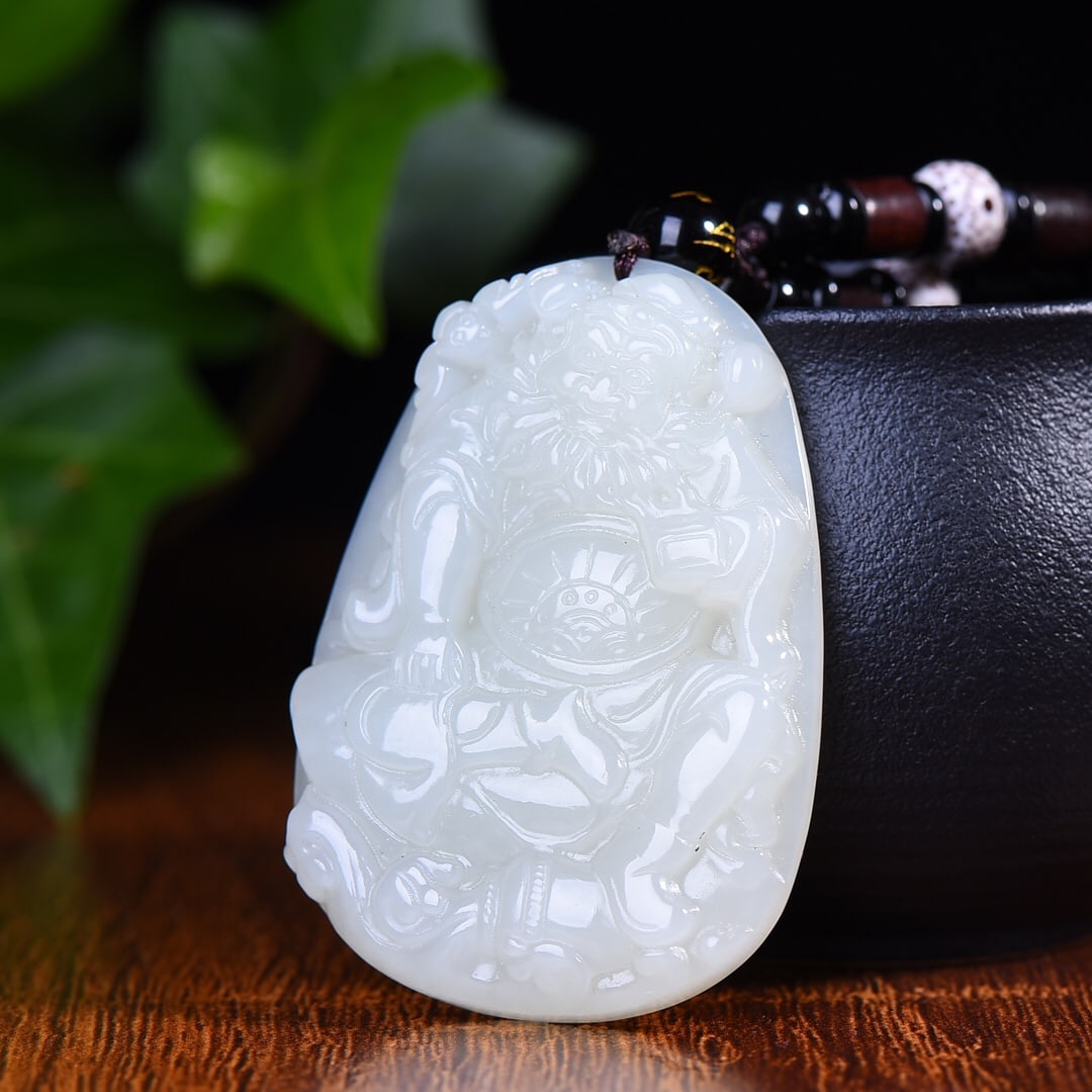 An Exquisite White Jade Figure Pattern Pendant - 2