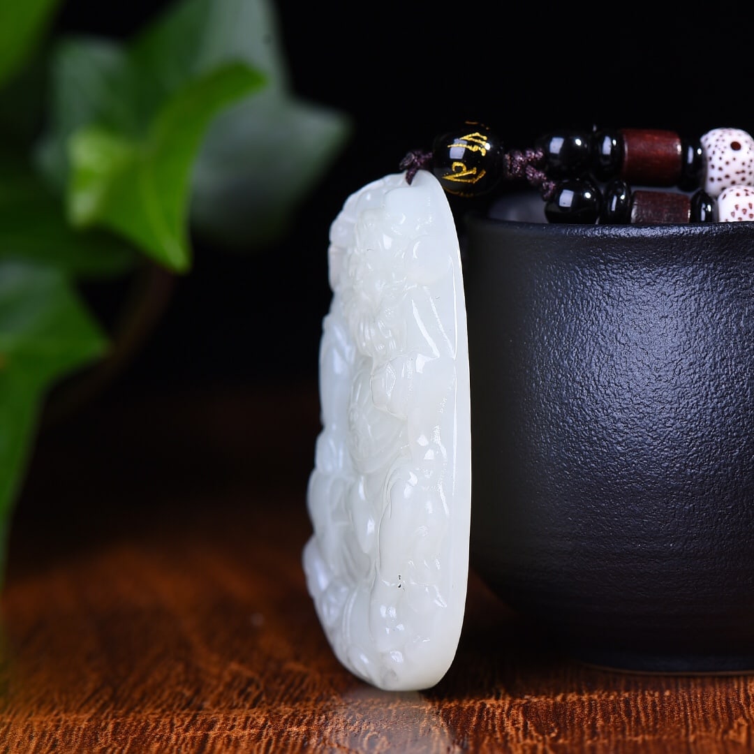 An Exquisite White Jade Figure Pattern Pendant - 3