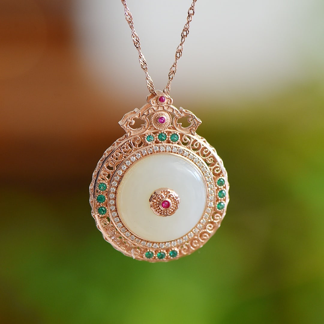 An Exquisite Sterling Silver-Gold Plated Inlaid White Jade Pendant: An Exquisite Sterling Silver-Gold Plated Inlaid White Jade Pendant,Size:0.7inx0.7in 纯银镀金镶白玉吊坠