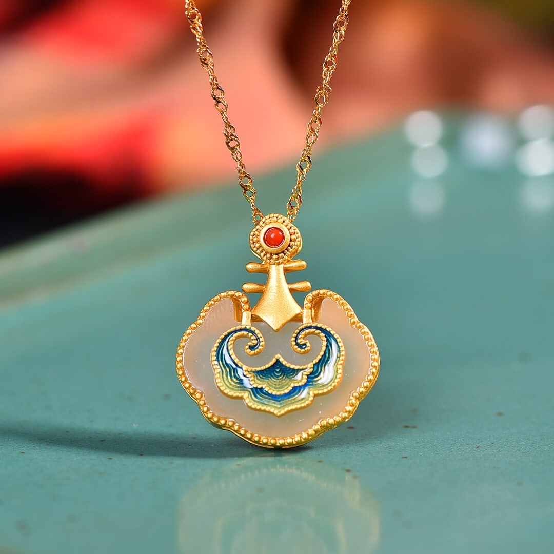 An Exquisite Sterling Silver-Gold Plated Inlaid White Jade Enamel Necklace: An Exquisite Sterling Silver-Gold Plated Inlaid White Jade Enamel Necklace,Size:0.6inx0.8in 纯银镀金镶白玉珐琅项链