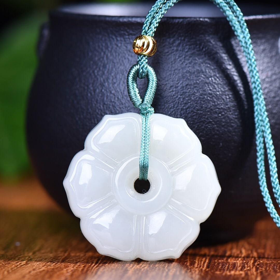 An Exquisite White Jade Lotus Pendant: An Exquisite White Jade Lotus Pendant,Size:1.3inx1.3in 白玉莲花挂件