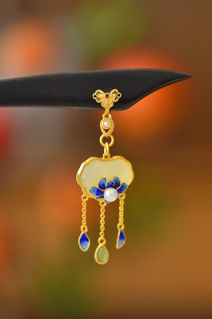 An Exquisite Sterling Silver-Gold Plated Inlaid White Jade Enamel Ebony Hairpin: An Exquisite Sterling Silver-Gold Plated Inlaid White Jade Enamel Ebony Hairpin 纯银镀金镶白玉珐琅黑檀木发簪