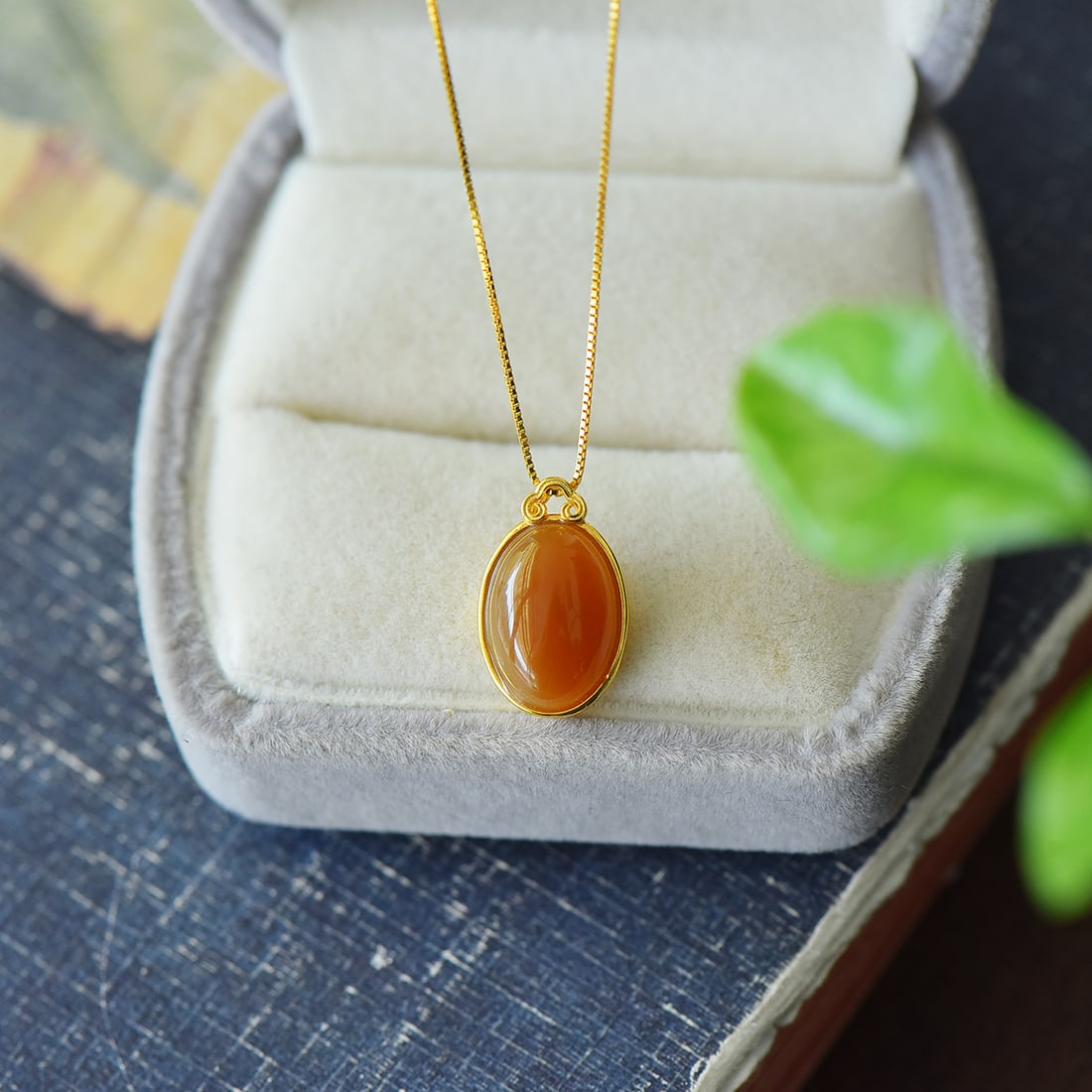 An Exquisite Sterling Silver-Gold Plated Inlaid Red Jade Necklace: An Exquisite Sterling Silver-Gold Plated Inlaid Red Jade Necklace,Size:0.4inx0.7in 纯银镀金镶红玉项链