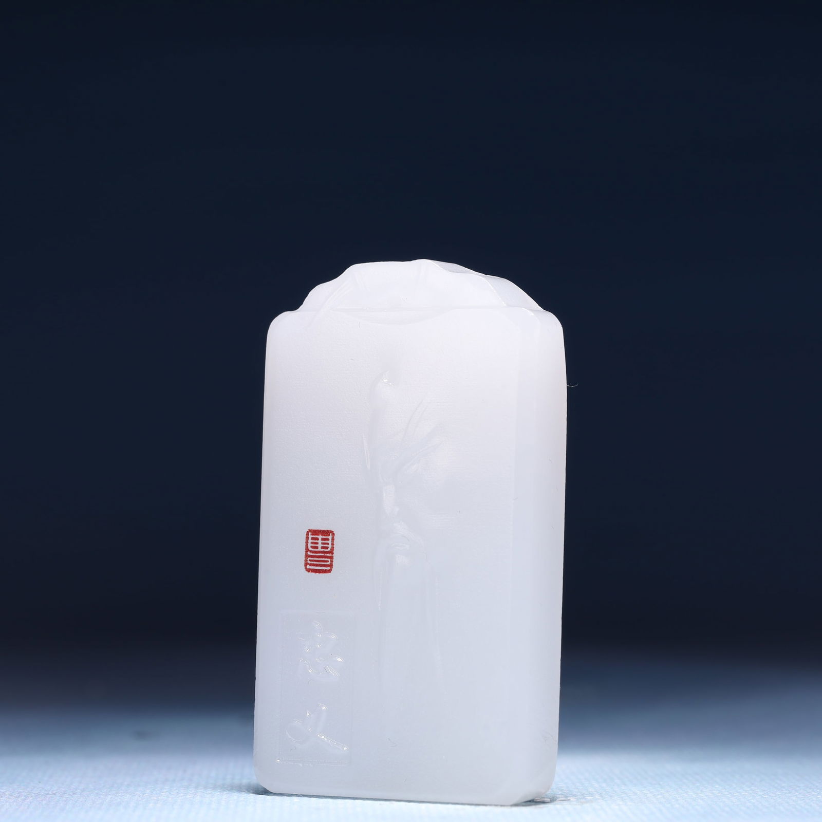 An Exquisite White Jade Figure Pattern Pendant - 2