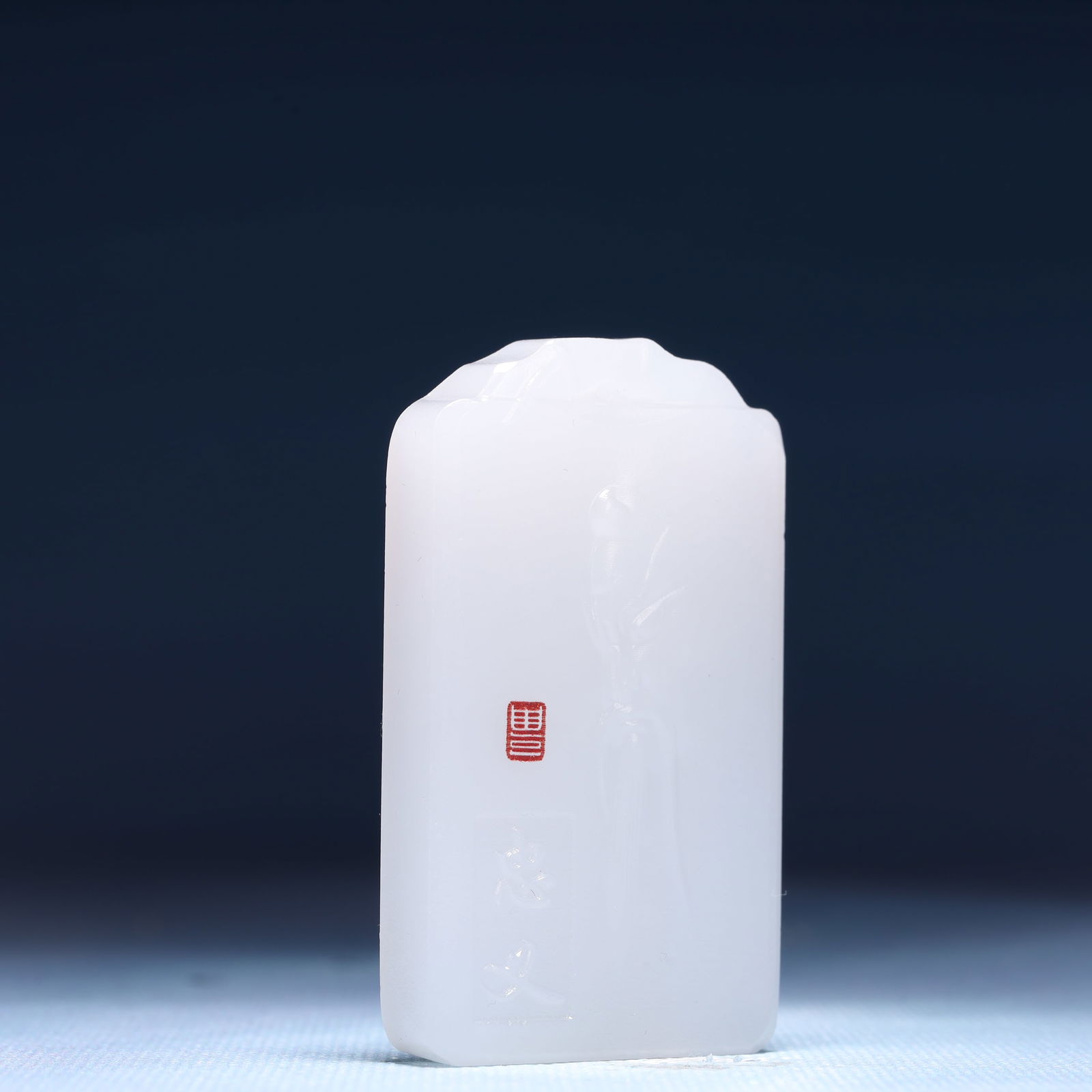 An Exquisite White Jade Figure Pattern Pendant - 3