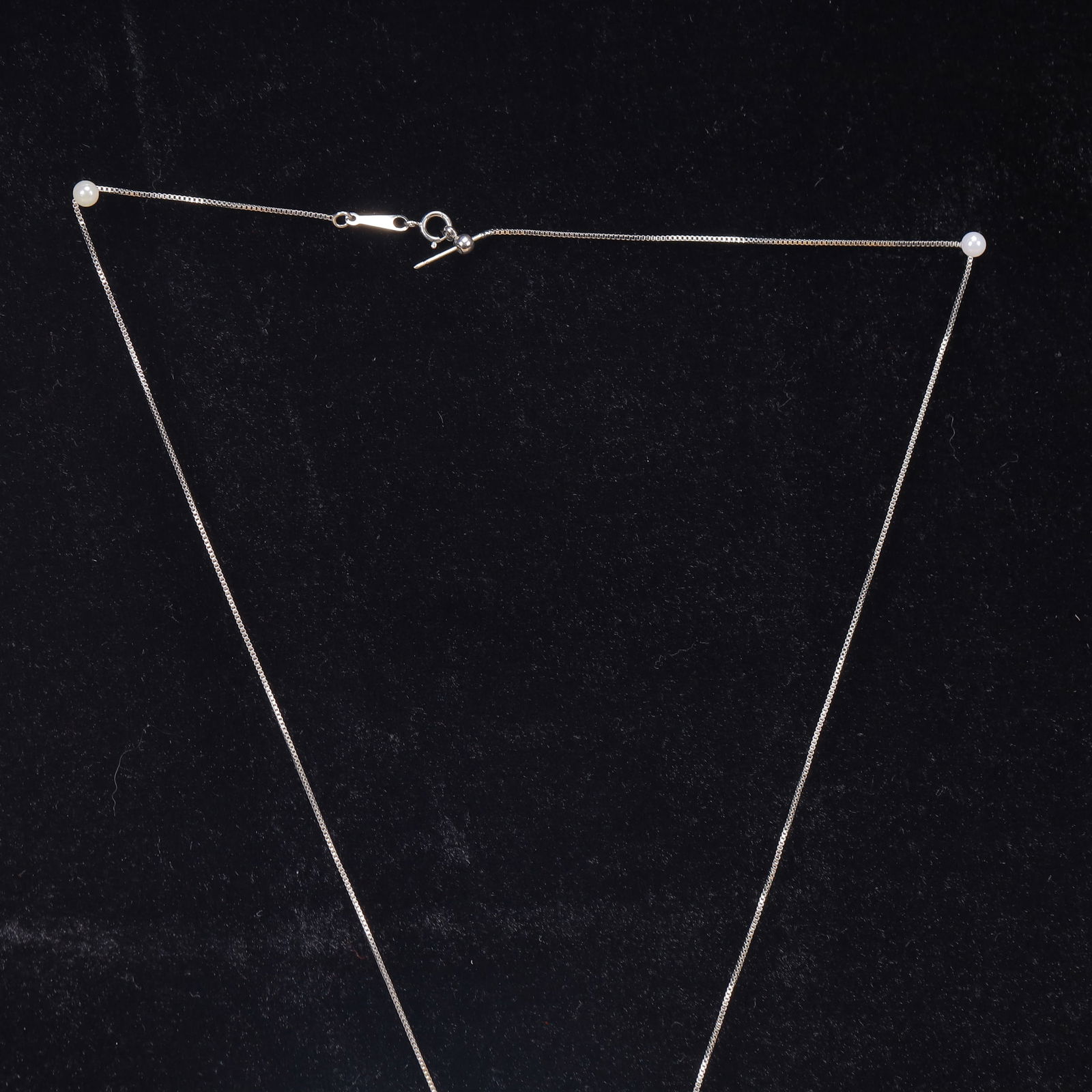 An Exquisite Cinnabar Necklace - 2