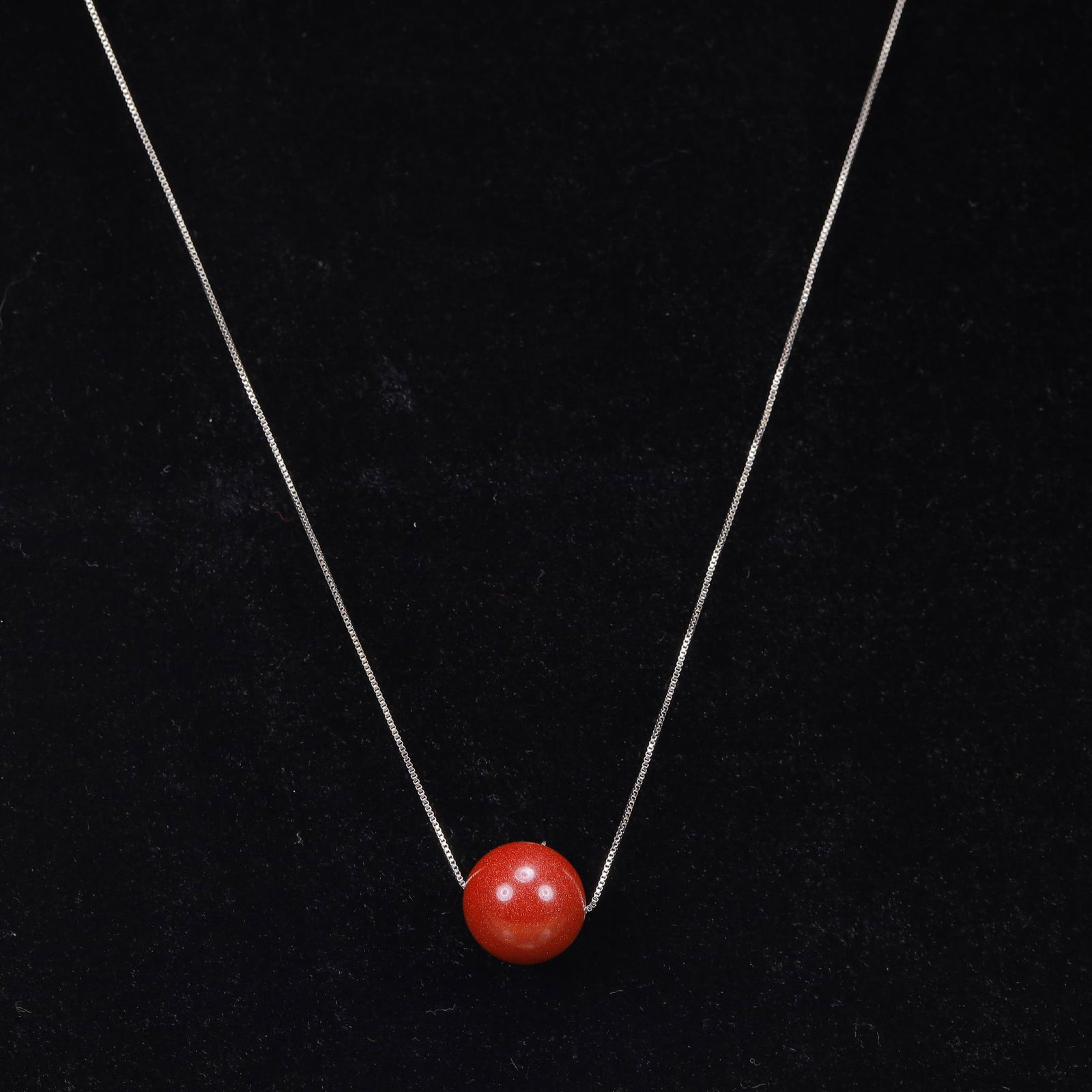 An Exquisite Cinnabar Necklace - 3
