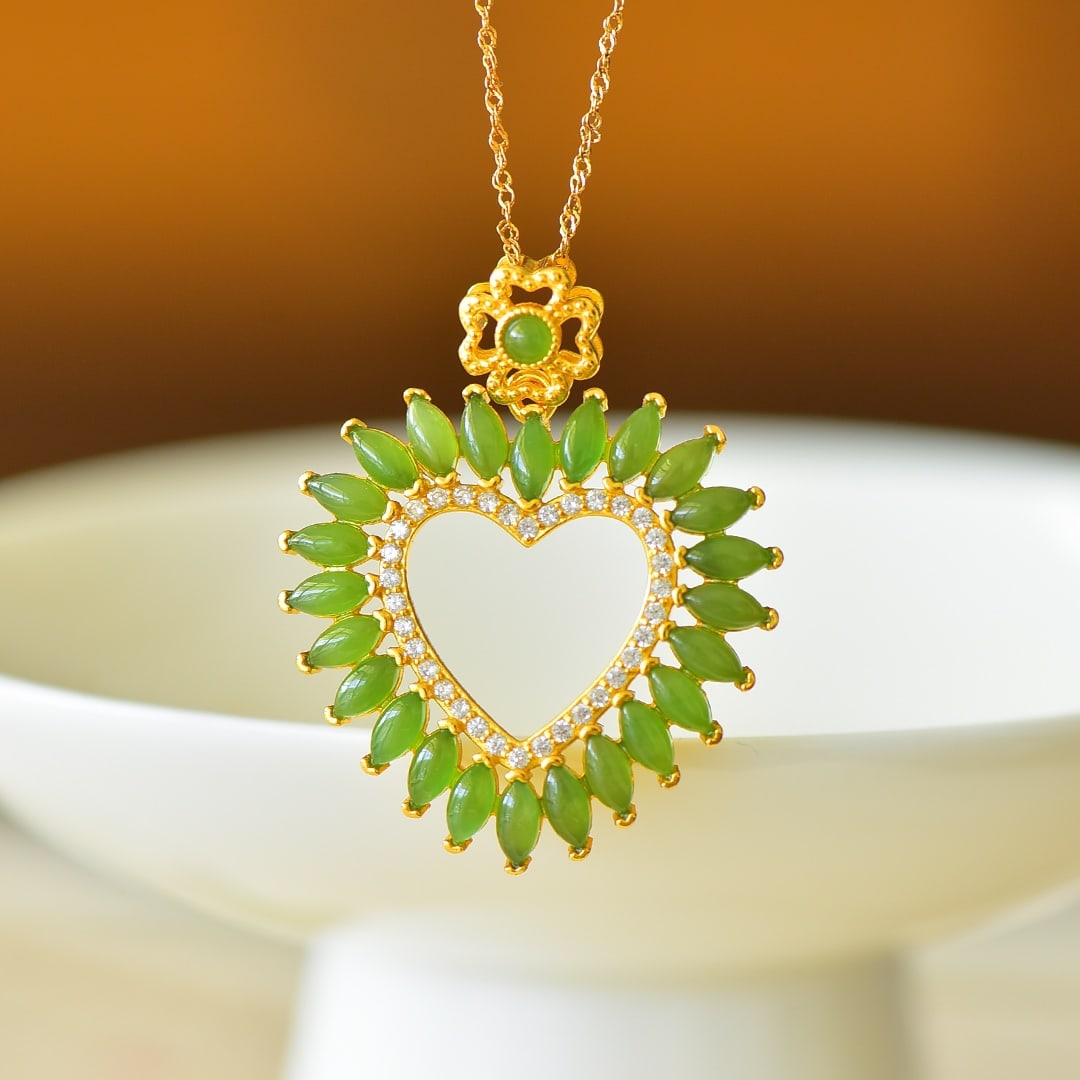 An Exquisite Sterling Silver-Gold Plated Inlaid Jasper Pendant,Inlaid Diamond: An Exquisite Sterling Silver-Gold Plated Inlaid Jasper Pendant,Inlaid Diamond,Size:0.1inx0.2in 纯银镀金镶碧玉项链,嵌钻石