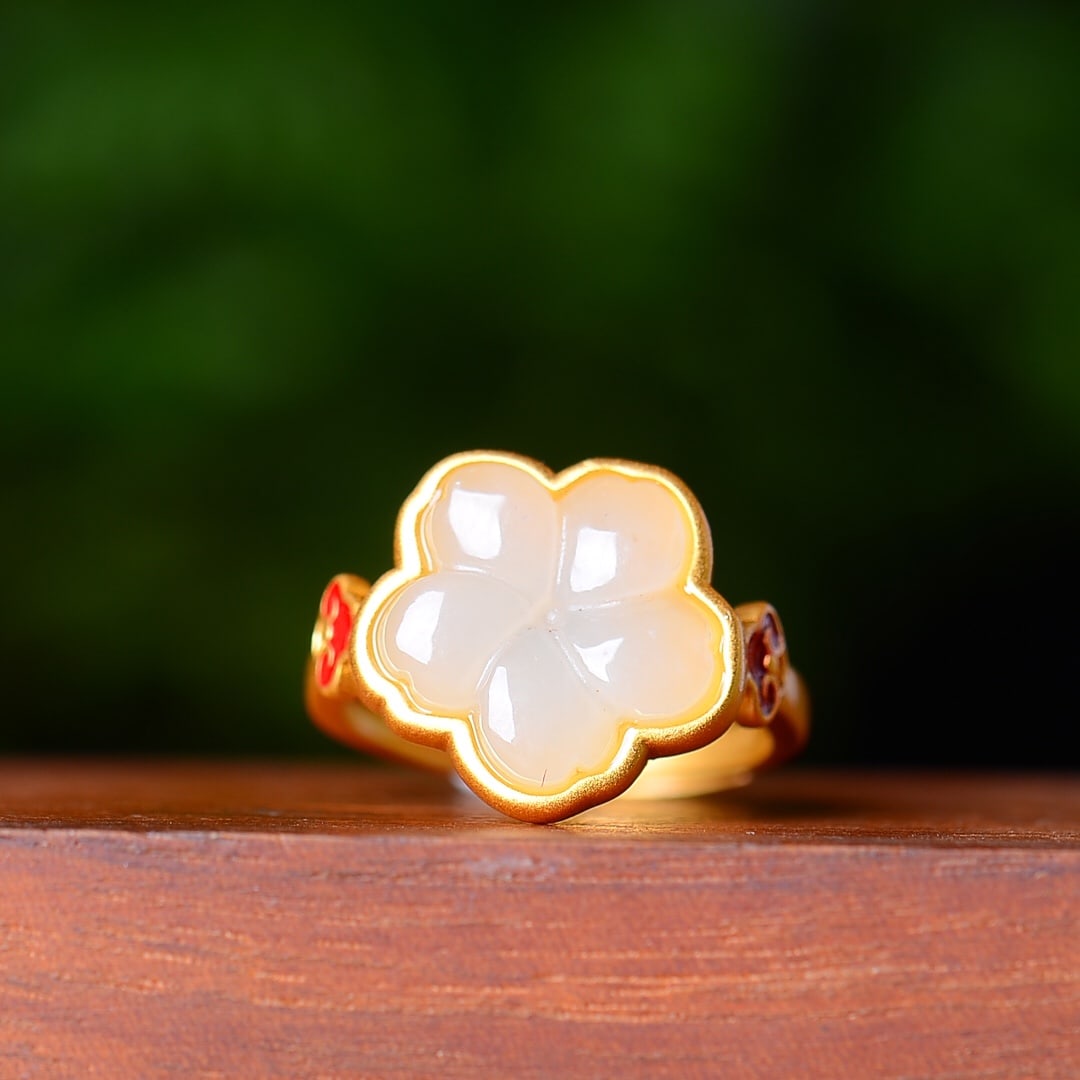 A Set of Fine Sterling Silver-Gold Plated Inlaid White Jade Jewelrys: A Set of Fine Sterling Silver-Gold Plated Inlaid White Jade Jewelrys,Size:0.6inx0.6in 一套纯银镀金镶白玉首饰