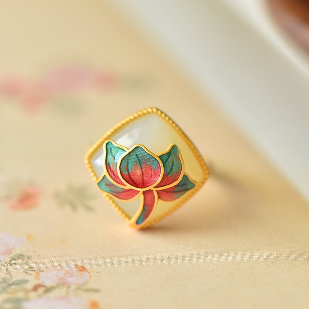 An Exquisite Sterling Silver-Gold Plated Inlaid White Jade Enamel Ring: An Exquisite Sterling Silver-Gold Plated Inlaid White Jade Enamel Ring,Size:0.6inx0.6in 纯银镀金镶白玉珐琅戒指