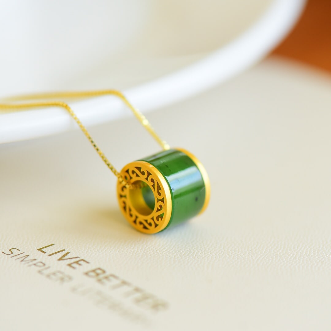 An Exquisite Sterling Silver-Gold Plated Inlaid Jasper Necklace: An Exquisite Sterling Silver-Gold Plated Inlaid Jasper Necklace,Size:0.3inx0.5in 纯银镀金镶碧玉项链