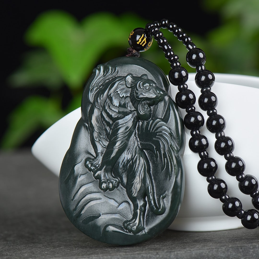 An Exquisite Sapphire Tiger Pattern Pendant - 3