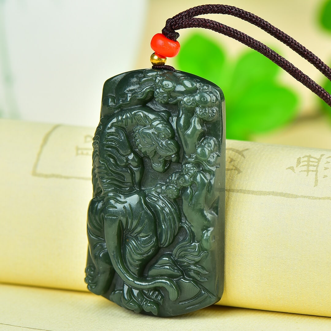 An Exquisite Sapphire Tiger Pattern Pendant - 4