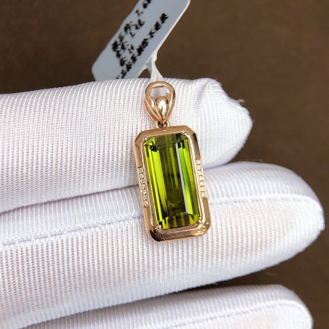 7.68Ctw Natural Tourmaline Necklace: 7.68Ctw Natural Tourmaline Necklace,Size:0.6inx0.3in 7.68Ctw天然碧玺项链