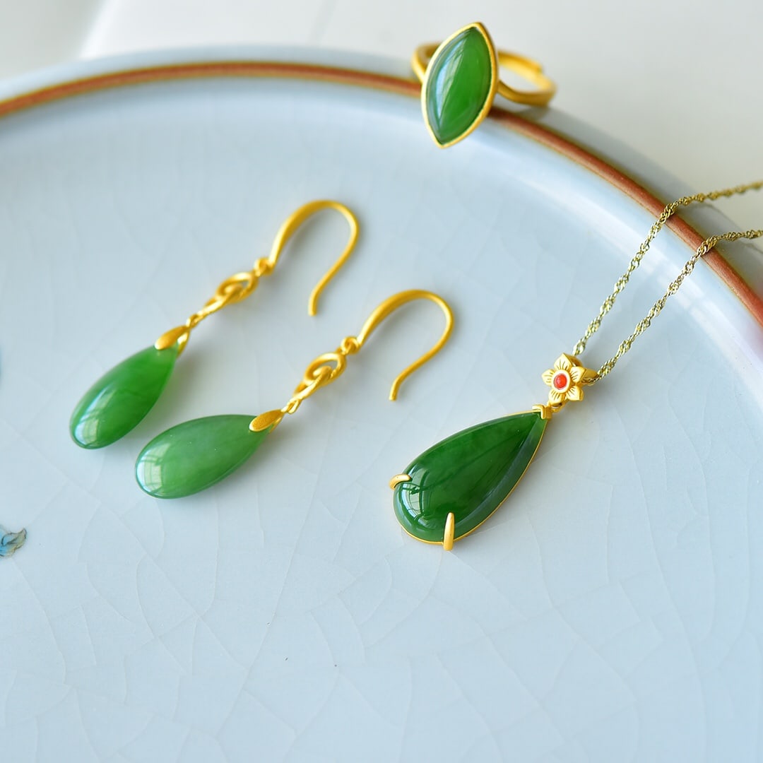 A Set of Fine Sterling Silver Inlaid Jasper Jewelry: A Set of Fine Sterling Silver Inlaid Jasper Jewelry,Size:0.5inx1in 一套纯银镶碧玉首饰