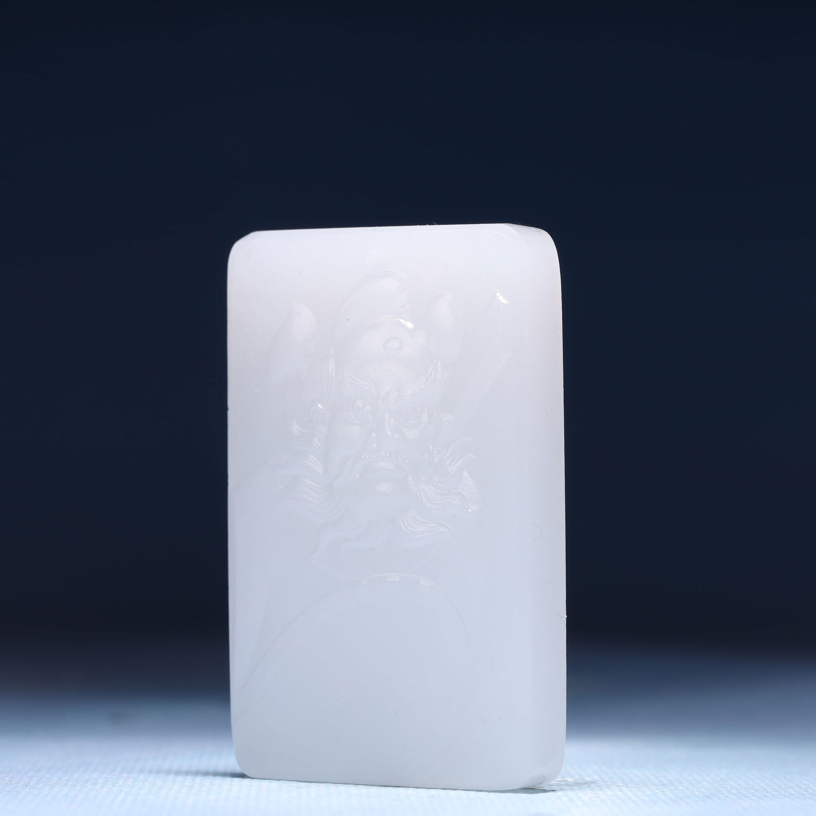 An Exquisite White Jade Figure Pattern Pendant - 2