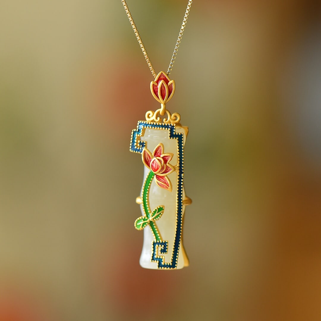 An Exquisite Sterling Silver-Gold Plated Inlaid White Jade Enamel Pendant: An Exquisite Sterling Silver-Gold Plated Inlaid White Jade Enamel Pendant 纯银镀金镶白玉珐琅吊坠