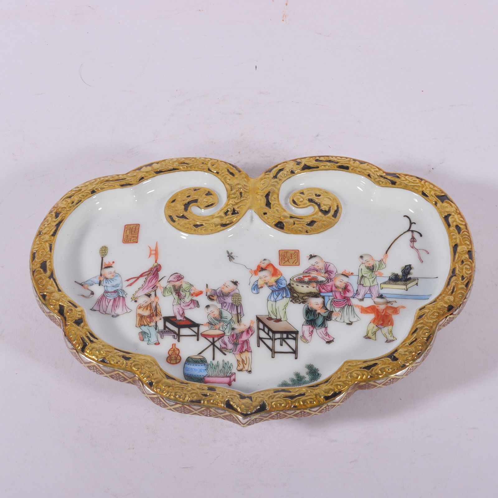 An Exquisite Enamel Painted Gold Character and Story Pattern Plate: An Exquisite Enamel Painted Gold Character and Story Pattern Plate,Qing Dynasty,China,Qianlong Six-character Mark,Size:1.2inx7.9inx5.9in 珐琅彩描金人物故