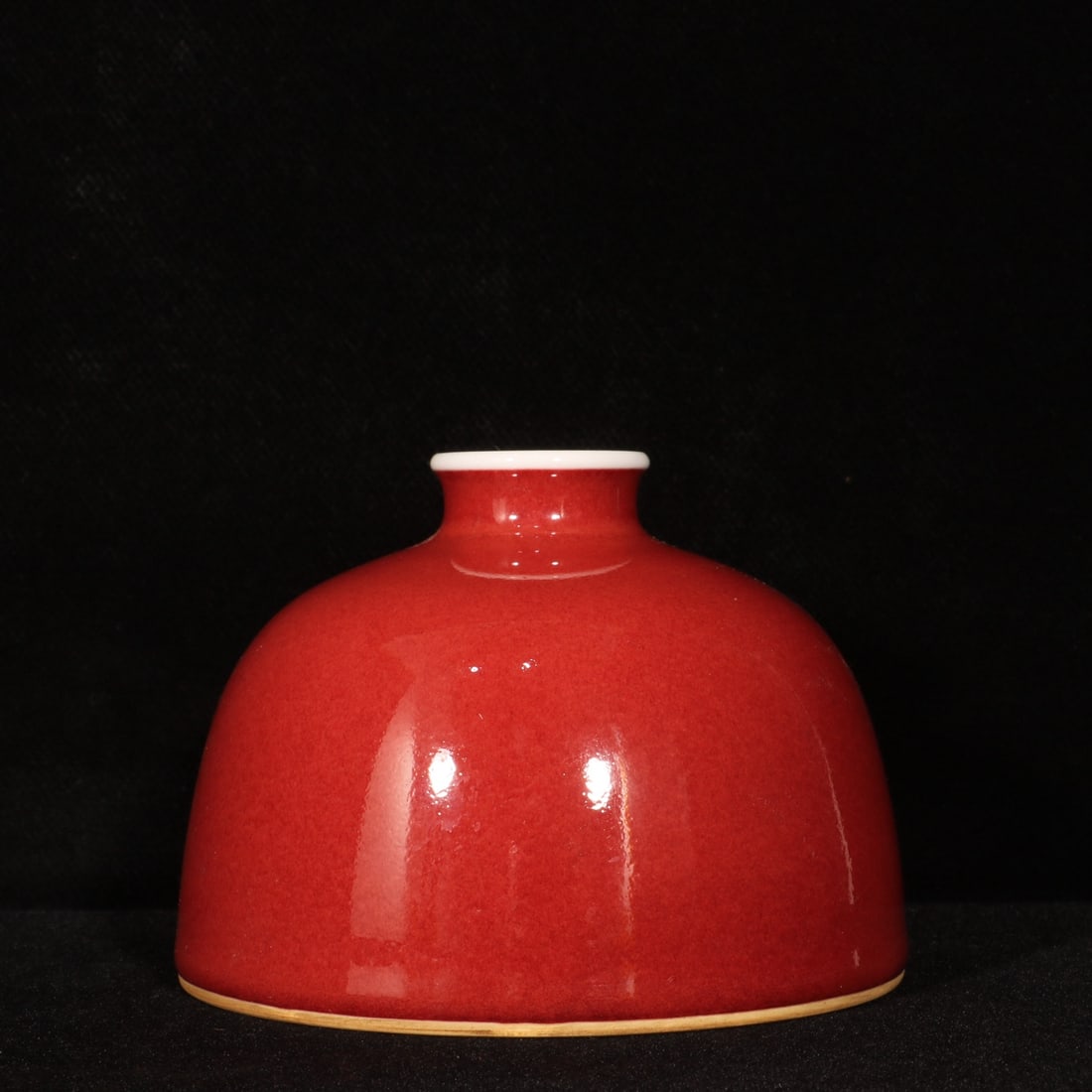 An Exquisite PeachBloom-Glazed Vase: An Exquisite PeachBloom-Glazed Vase,Qing Dynasty,China,Kangxi Six-character Mark,Size:3.5inx4.7in 豇豆红瓶,中国清代,康熙六字