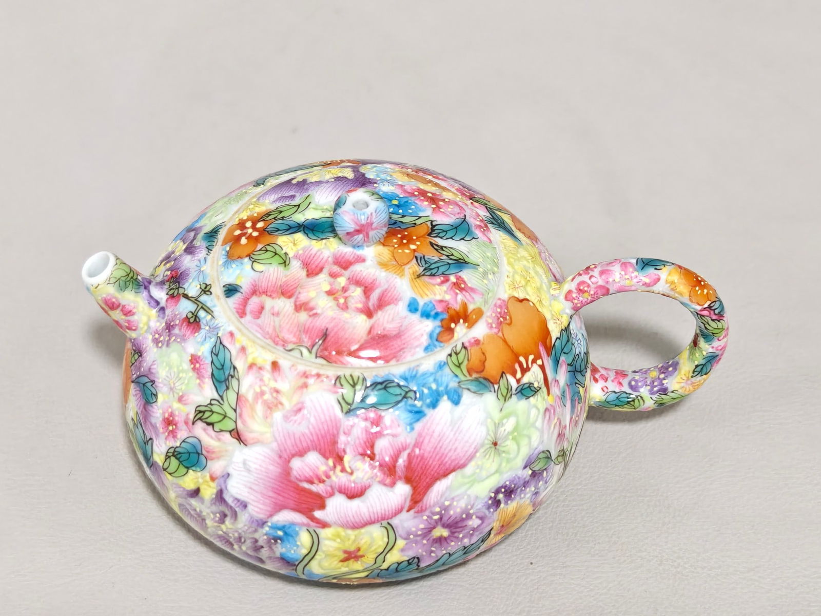 An Exquisite Enamel Flower Pattern Teapot - 2