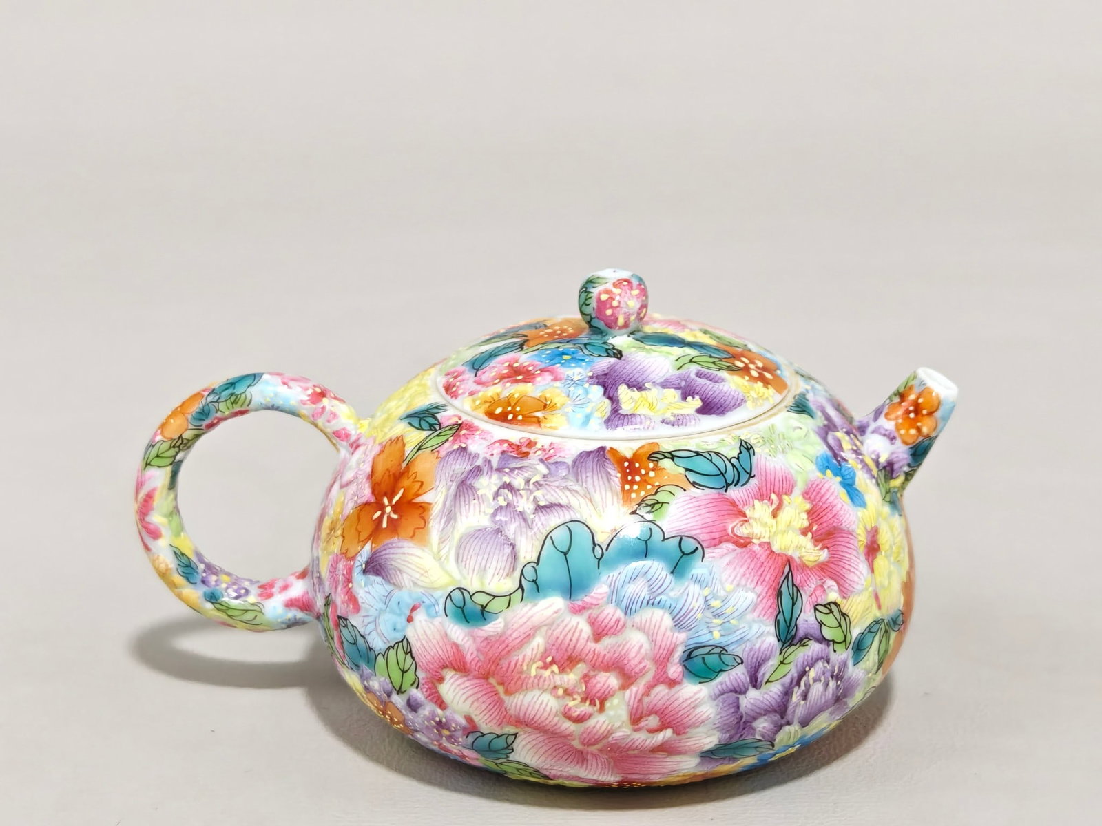 An Exquisite Enamel Flower Pattern Teapot - 4