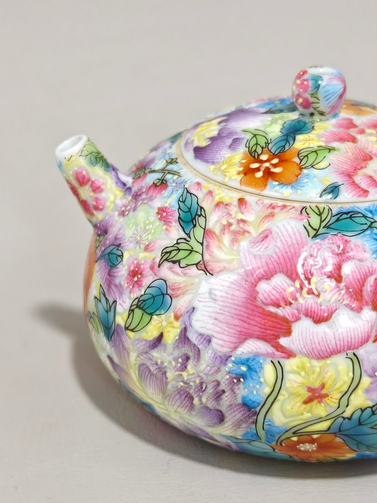 An Exquisite Enamel Flower Pattern Teapot - 6