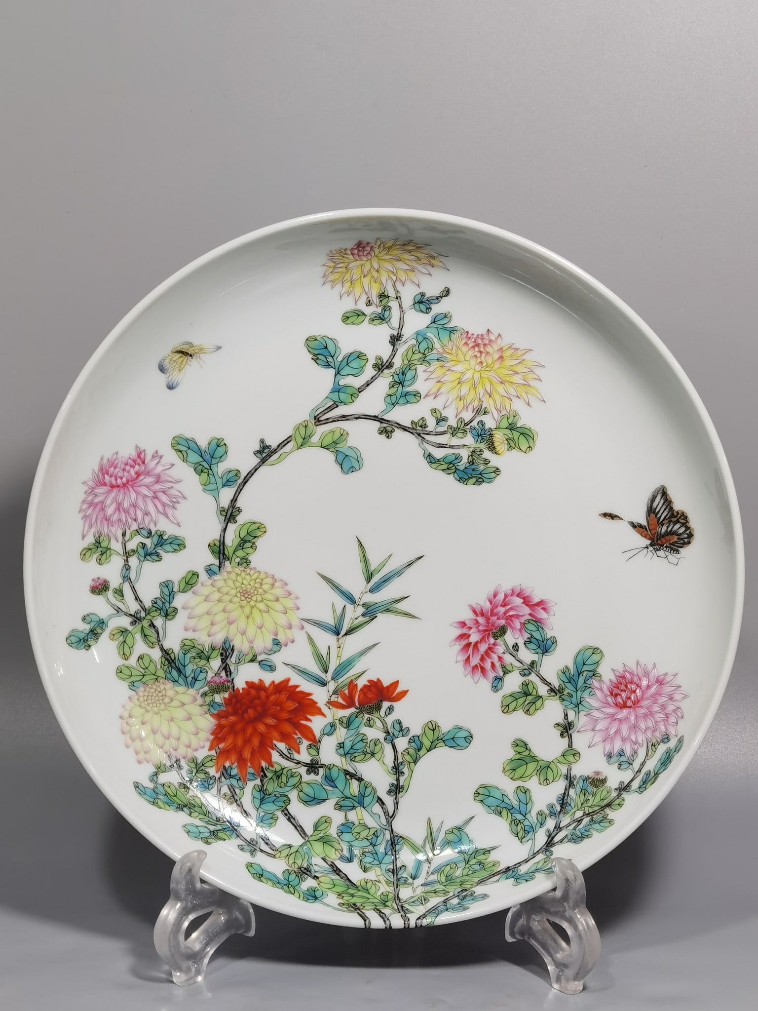 An Exquisite Famille-Rose Flower and Butterfly Pattern Plate (1 of 9)
