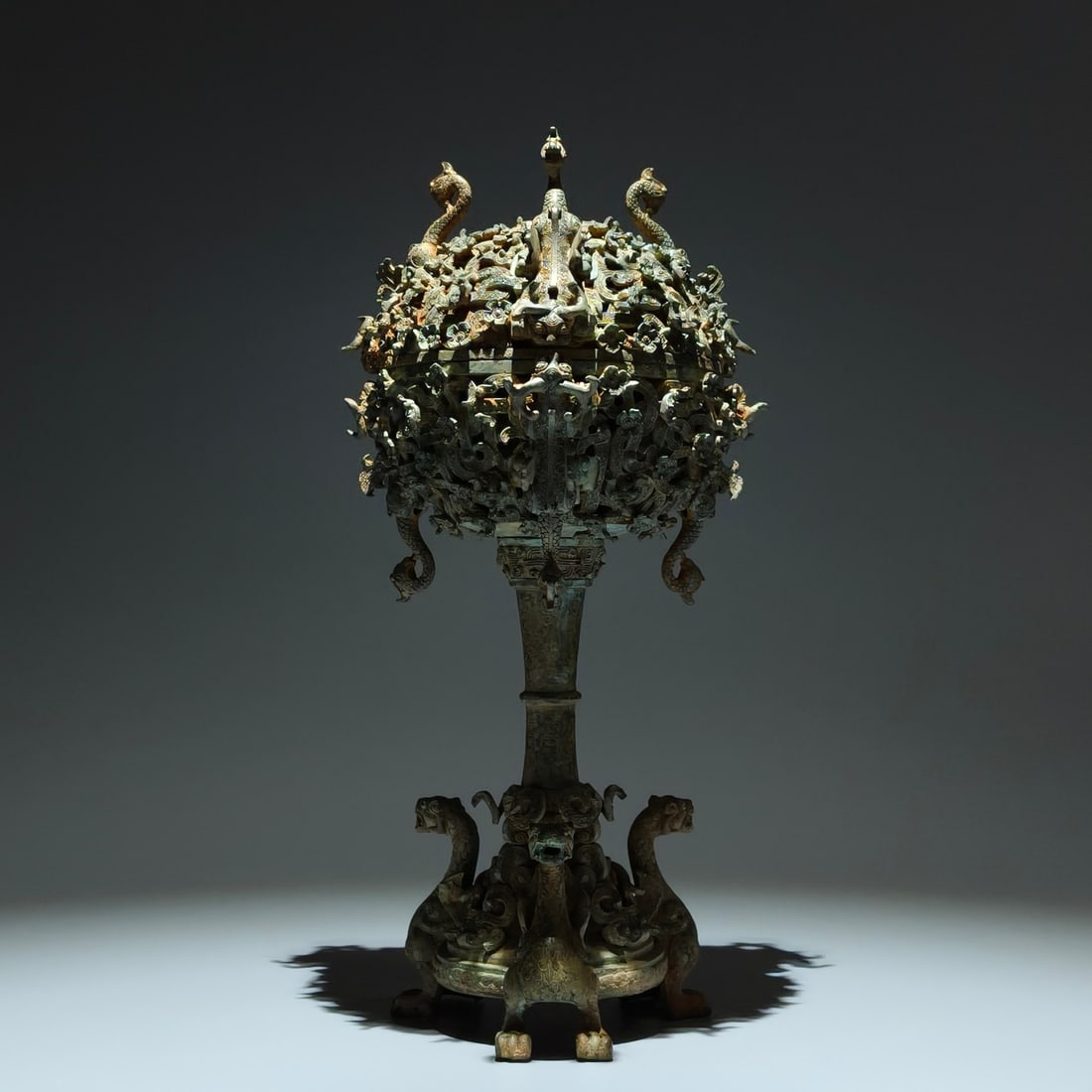 An Archaic Bronze Dragon Pattern Tripod ritual vessel (1 of 9)