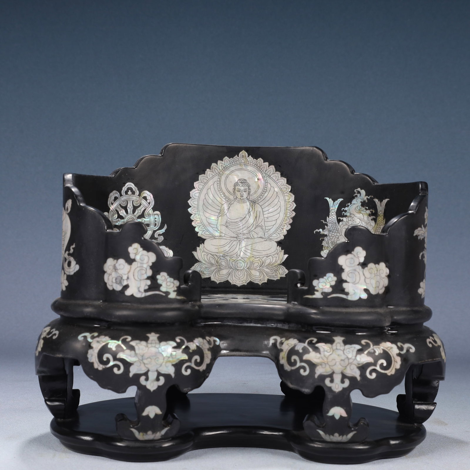An Exquisite Black Lacquer Inlaid Mother-of-pearl-inlay Lotus and Sakyamuni Pattern Ornament,With: An Exquisite Black Lacquer Inlaid Mother-of-pearl-inlay Lotus and Sakyamuni Pattern Ornament,With Poem,Qing Dynasty, China,Qianlong Six-character Mark,Size:11inx6.3inx8.7in,Weight:1550g 黑ଚ