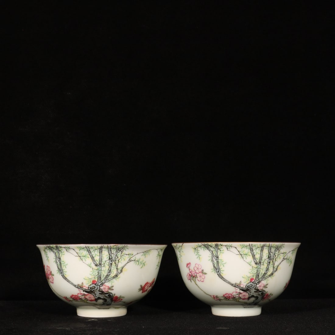 A Pair of Exquisite Famille-Rose Flower and Bird Pattern Cups,with poem: A Pair of Exquisite Famille-Rose Flower and Bird Pattern Cups,with poem,Qing Dynasty,China,Qianlong Four-character Mark,Size:2.4inx4.3in 一对粉彩花鸟纹杯