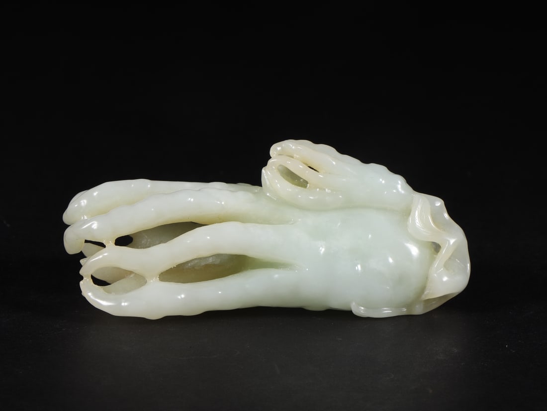 An Exquisite White Jade Ornament: An Exquisite White Jade Ornament,Qing Dynasty,China,Size:3.9inx1.8inx1.6in,Weight:135g 白玉摆件,中国清代