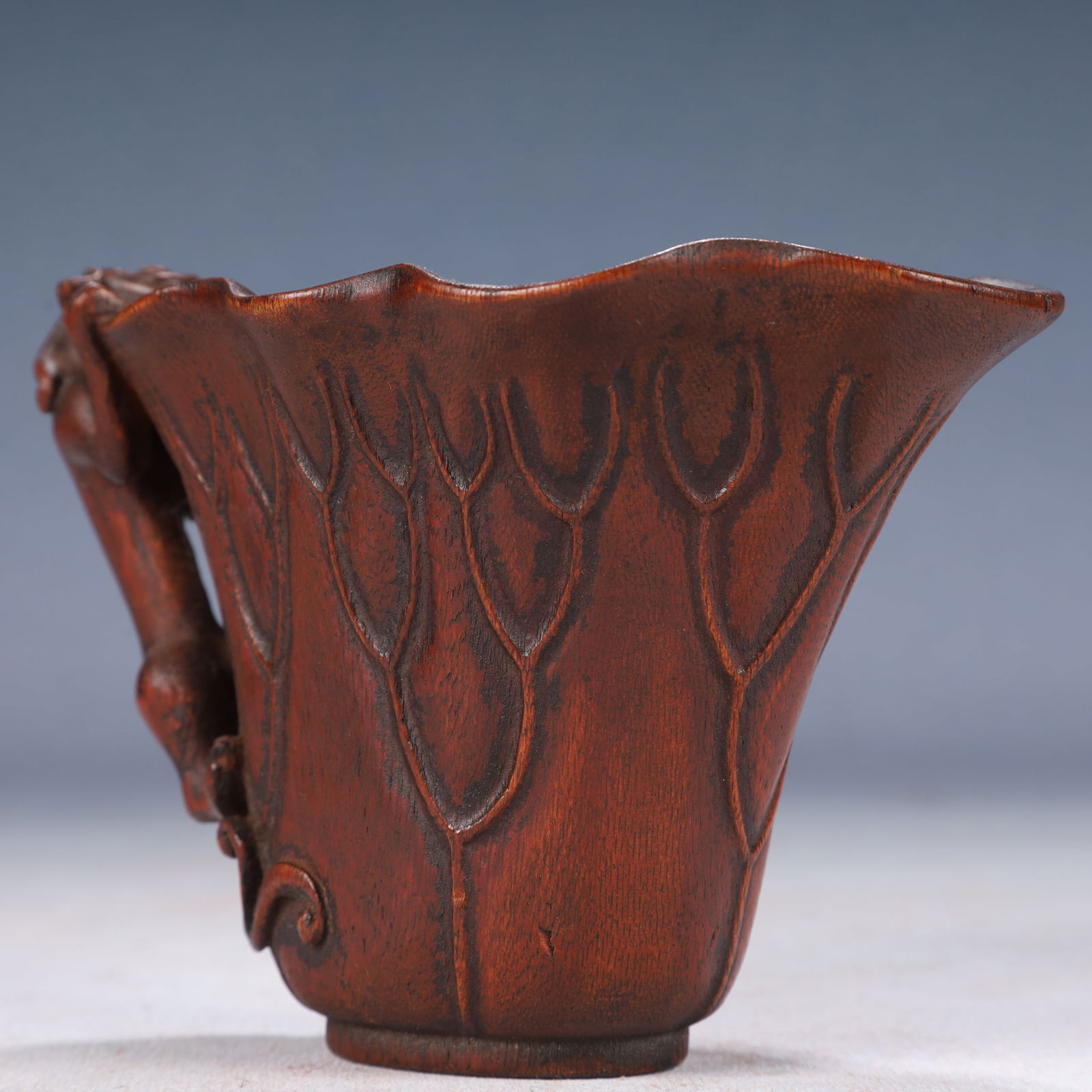 An Exquisite Eaglewood Chi-Dragon Pattern Cup - 4