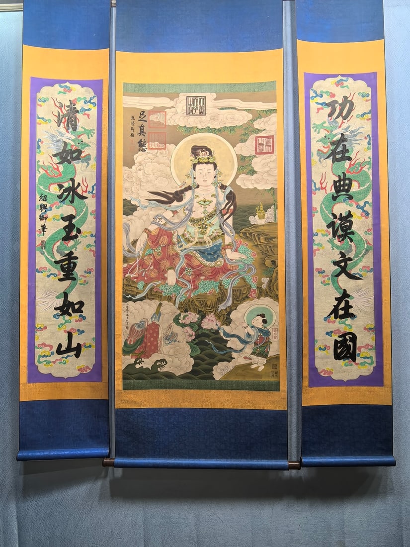 A Set of Chinese Vertical Scroll Ink Statue of Avalokitesvara on Silk: A Set of Chinese Vertical Scroll Ink Statue of Avalokitesvara on Silk,Wu Daozi,Size:(Figure)25.9inx48.4in,(Couplet)12.3inx52in 一套中国水墨绢本观&