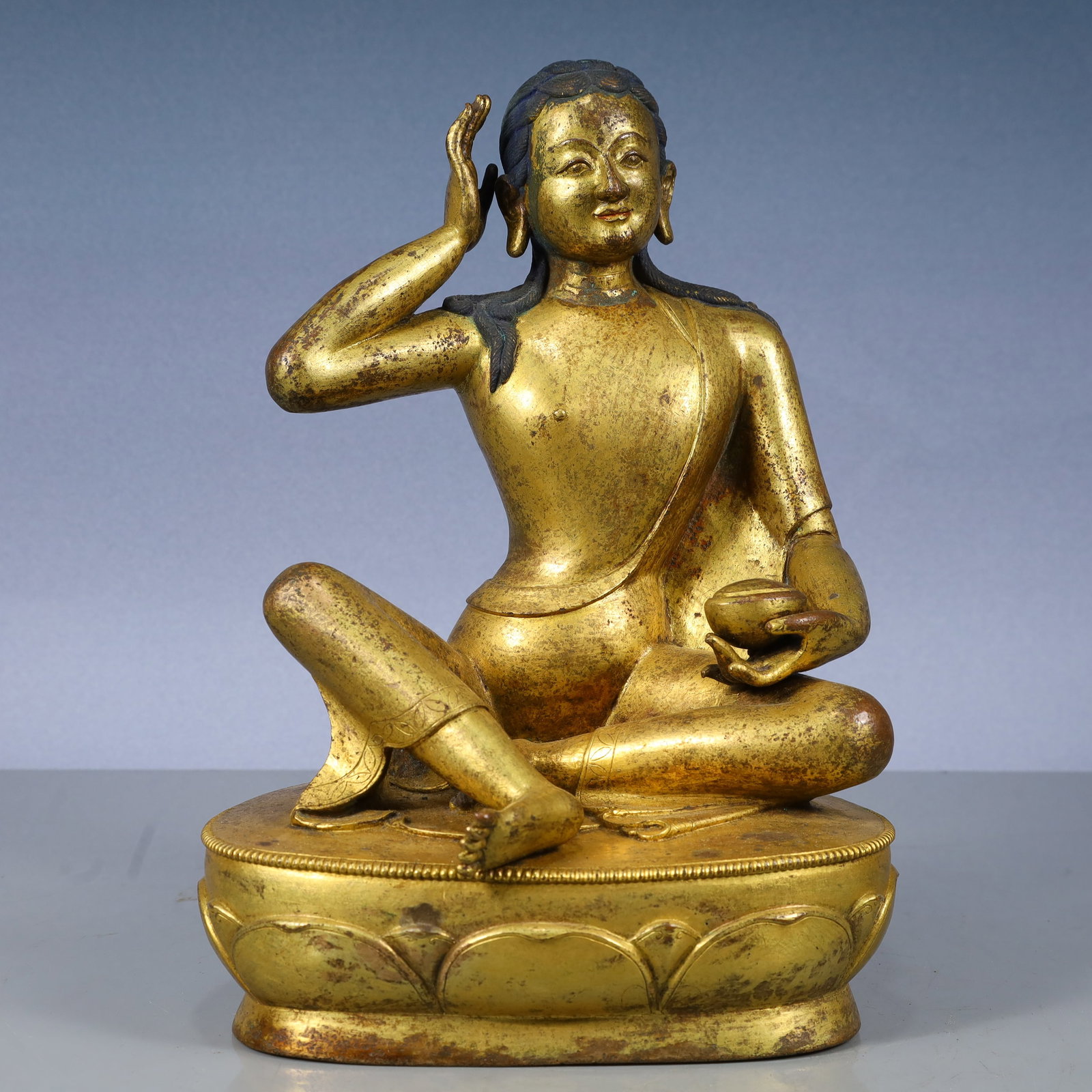 A Solemn Gilt Bronze Statue of Mammon,With Inscription: A Solemn Gilt Bronze Statue of Mammon,With Inscription,Qing Dynasty, China,Size:8.3inx5.9inx11.4in,Weight:5600g 铜鎏金财神像,带铭文,中ࢲ